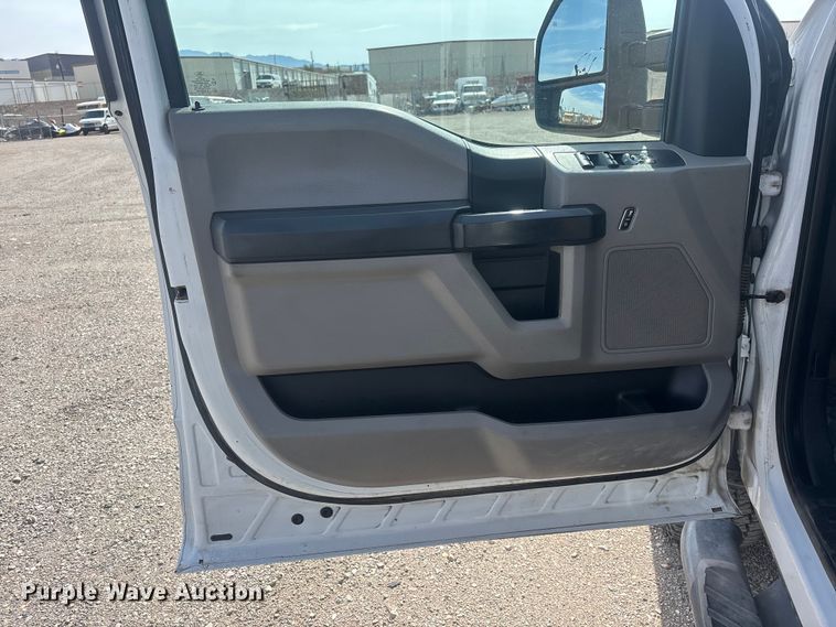 image for item EL2603 2019 Ford F350 Super Duty Crew Cab pickup truck