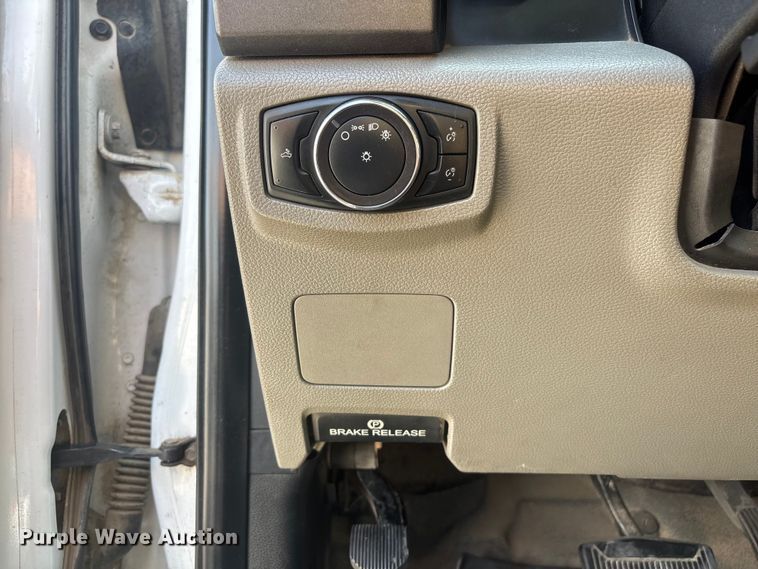 image for item EL2603 2019 Ford F350 Super Duty Crew Cab pickup truck