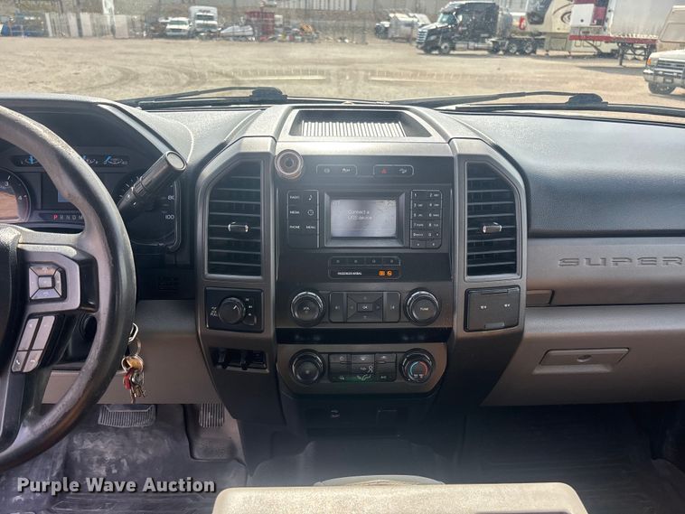 image for item EL2603 2019 Ford F350 Super Duty Crew Cab pickup truck