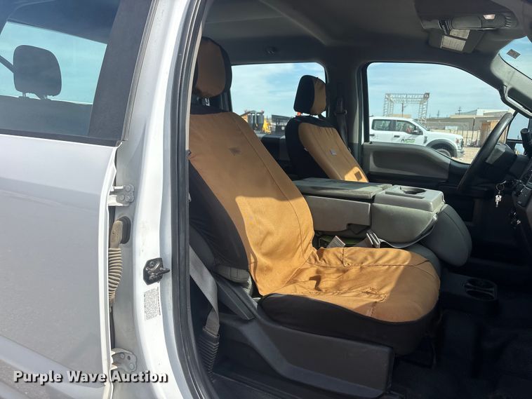 image for item EL2603 2019 Ford F350 Super Duty Crew Cab pickup truck