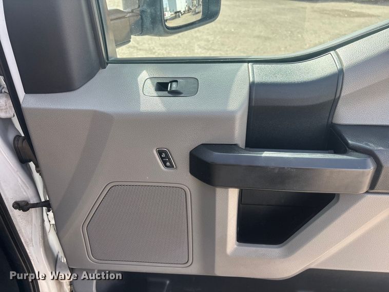 image for item EL2603 2019 Ford F350 Super Duty Crew Cab pickup truck