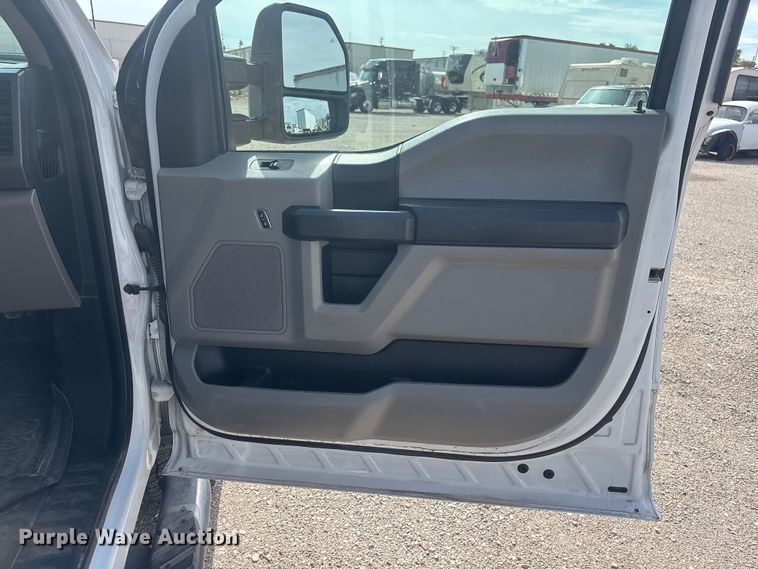 image for item EL2603 2019 Ford F350 Super Duty Crew Cab pickup truck