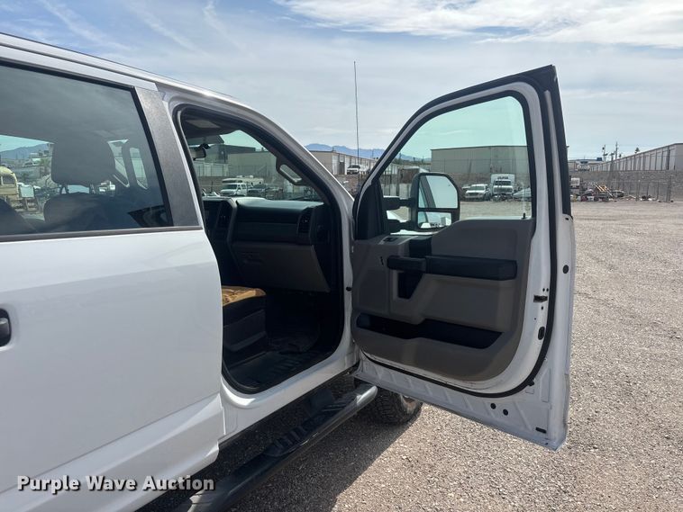 image for item EL2603 2019 Ford F350 Super Duty Crew Cab pickup truck