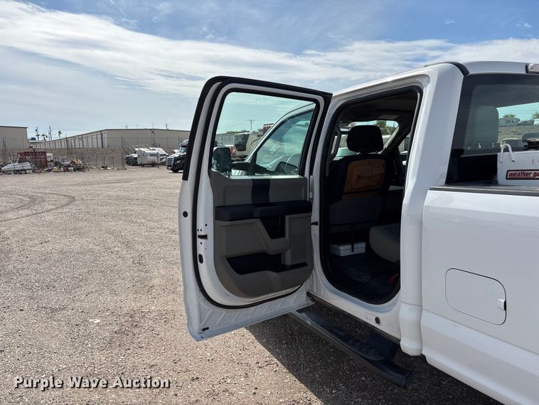 image for item EL2603 2019 Ford F350 Super Duty Crew Cab pickup truck
