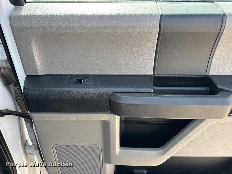 image for item EL2603 2019 Ford F350 Super Duty Crew Cab pickup truck