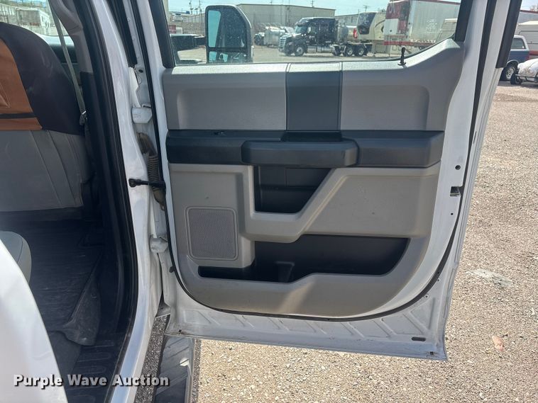 image for item EL2603 2019 Ford F350 Super Duty Crew Cab pickup truck