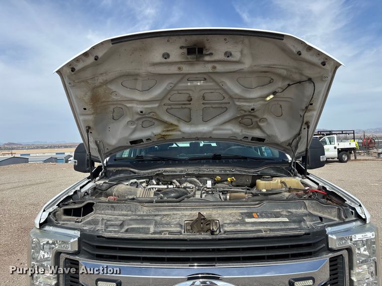 image for item EL2603 2019 Ford F350 Super Duty Crew Cab pickup truck