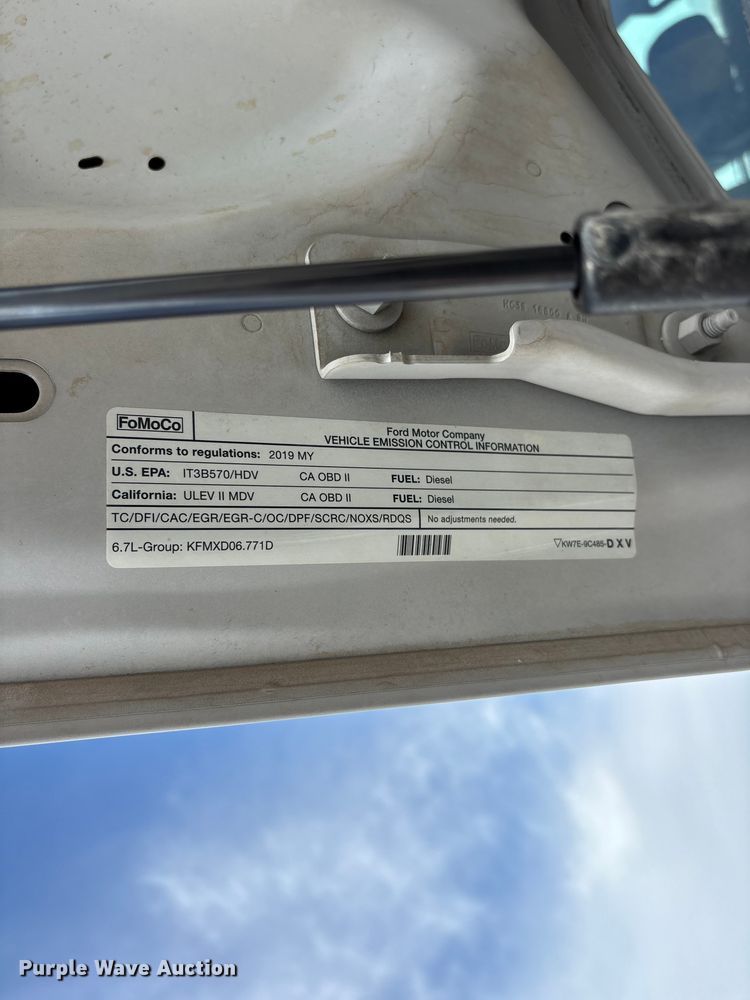image for item EL2603 2019 Ford F350 Super Duty Crew Cab pickup truck