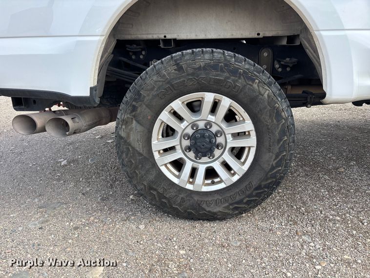 image for item EL2603 2019 Ford F350 Super Duty Crew Cab pickup truck