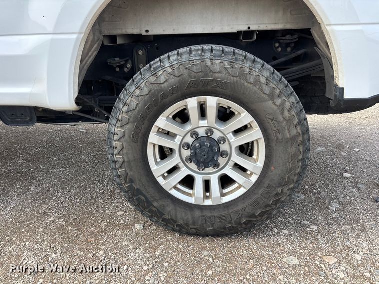 image for item EL2603 2019 Ford F350 Super Duty Crew Cab pickup truck
