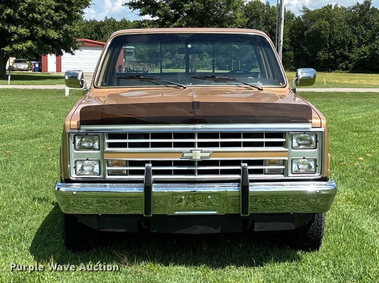 image for item EO4404 1986 Chevrolet Silverado K10 pickup truck