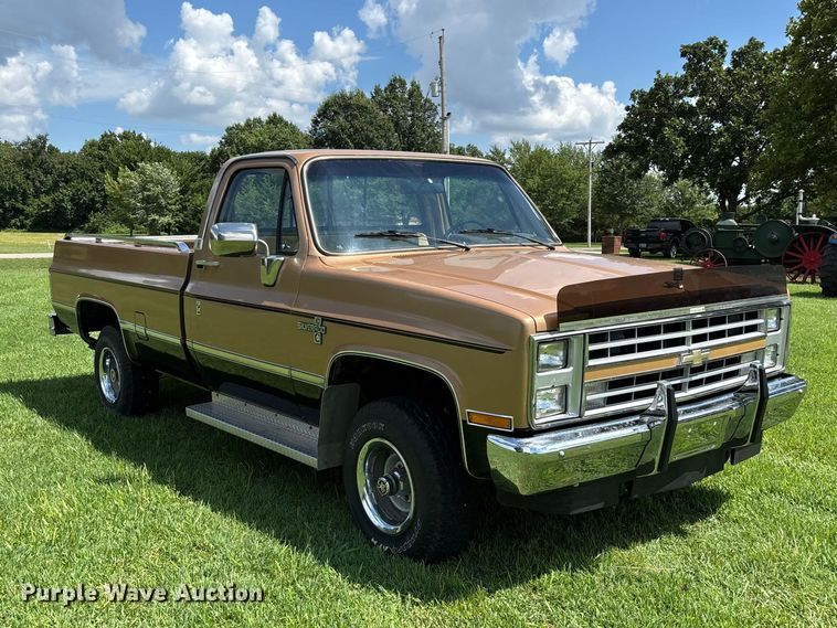 image for item EO4404 1986 Chevrolet Silverado K10 pickup truck
