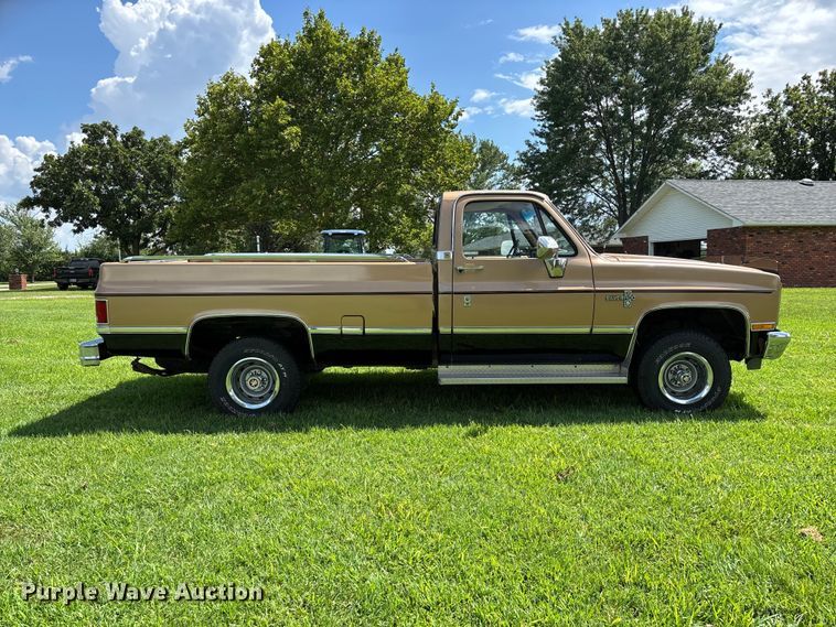 image for item EO4404 1986 Chevrolet Silverado K10 pickup truck