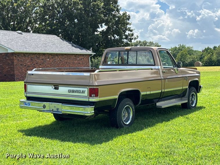 image for item EO4404 1986 Chevrolet Silverado K10 pickup truck