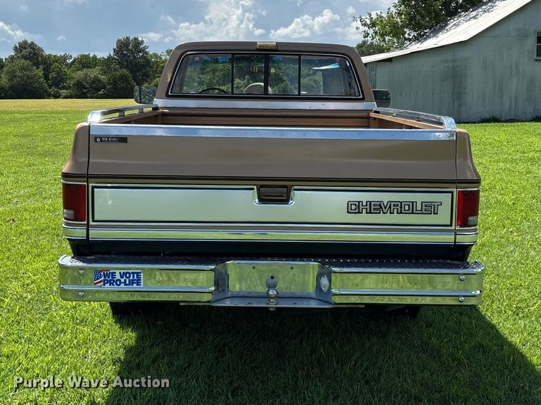 image for item EO4404 1986 Chevrolet Silverado K10 pickup truck