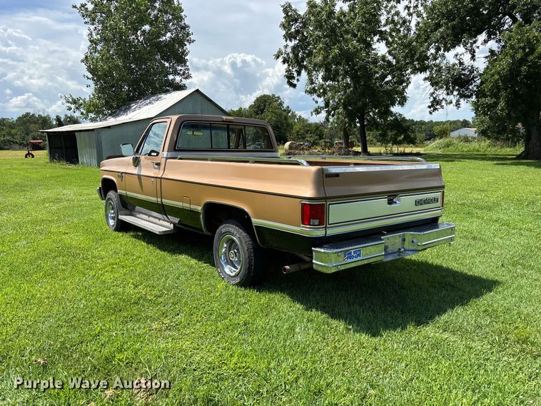 image for item EO4404 1986 Chevrolet Silverado K10 pickup truck