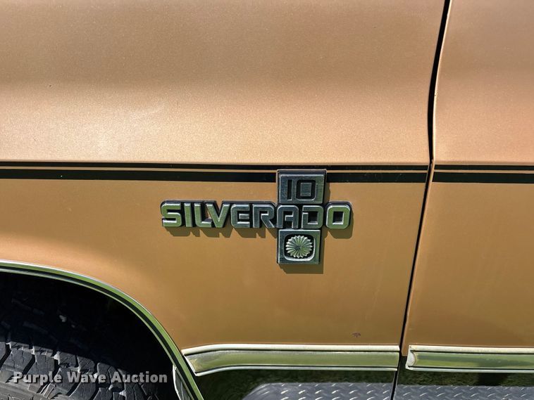 image for item EO4404 1986 Chevrolet Silverado K10 pickup truck