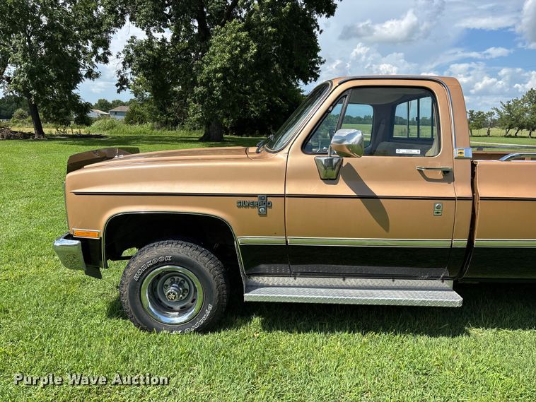 image for item EO4404 1986 Chevrolet Silverado K10 pickup truck