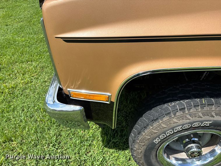 image for item EO4404 1986 Chevrolet Silverado K10 pickup truck