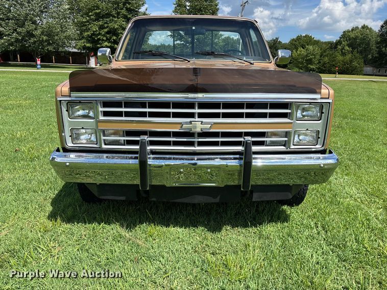 image for item EO4404 1986 Chevrolet Silverado K10 pickup truck