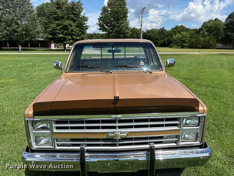 image for item EO4404 1986 Chevrolet Silverado K10 pickup truck