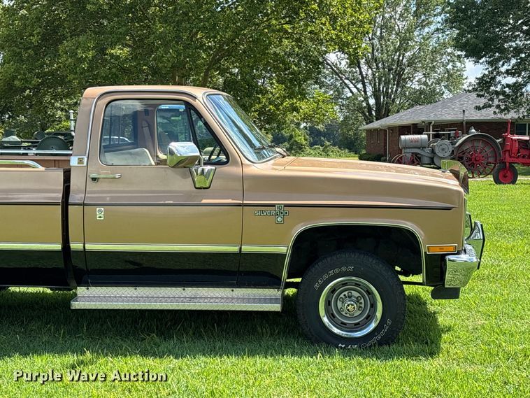 image for item EO4404 1986 Chevrolet Silverado K10 pickup truck