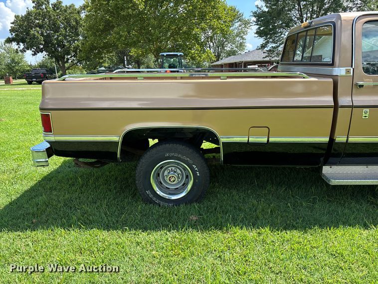image for item EO4404 1986 Chevrolet Silverado K10 pickup truck