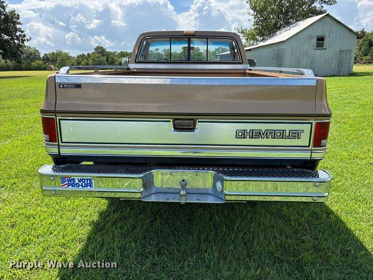 image for item EO4404 1986 Chevrolet Silverado K10 pickup truck