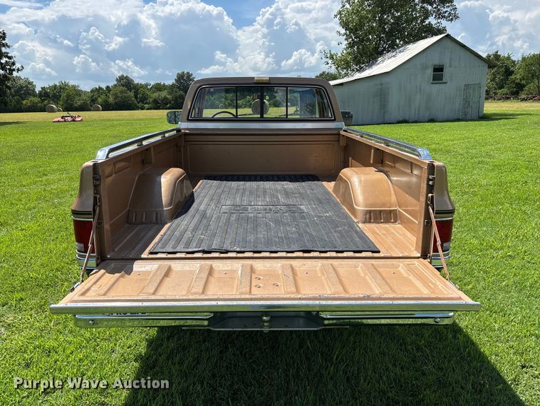 image for item EO4404 1986 Chevrolet Silverado K10 pickup truck