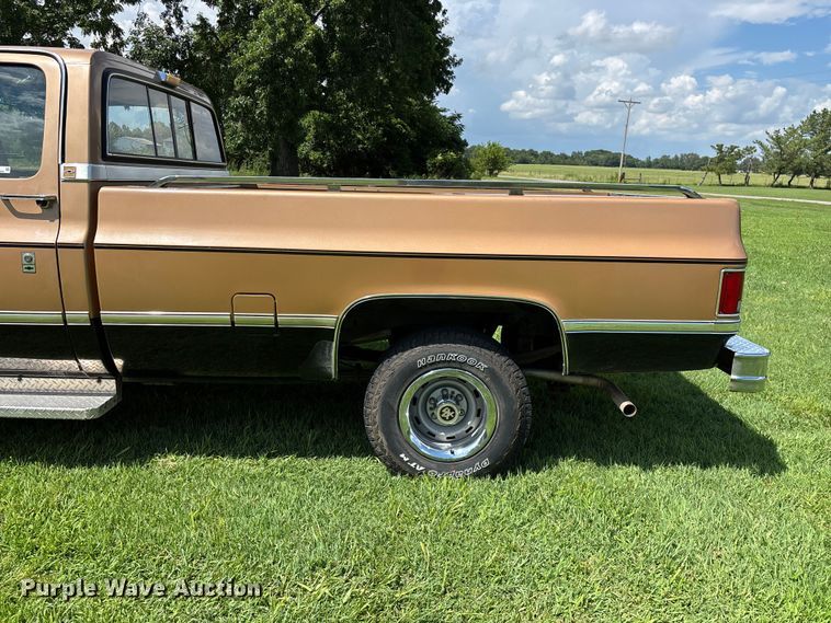 image for item EO4404 1986 Chevrolet Silverado K10 pickup truck