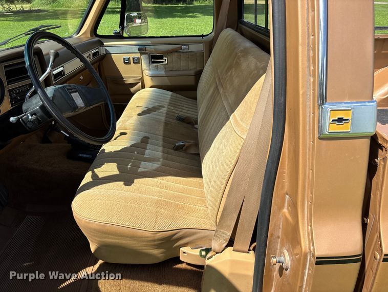 image for item EO4404 1986 Chevrolet Silverado K10 pickup truck
