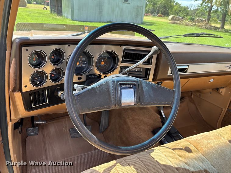 image for item EO4404 1986 Chevrolet Silverado K10 pickup truck