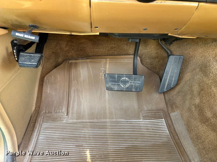 image for item EO4404 1986 Chevrolet Silverado K10 pickup truck