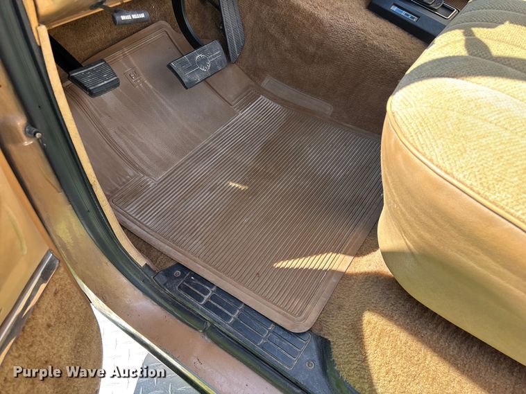 image for item EO4404 1986 Chevrolet Silverado K10 pickup truck