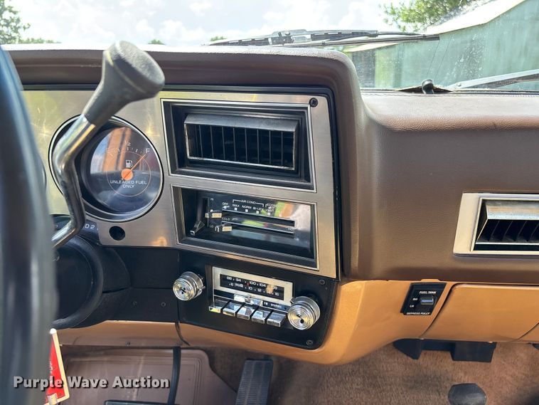image for item EO4404 1986 Chevrolet Silverado K10 pickup truck