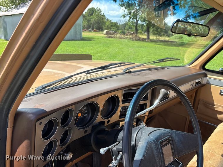 image for item EO4404 1986 Chevrolet Silverado K10 pickup truck