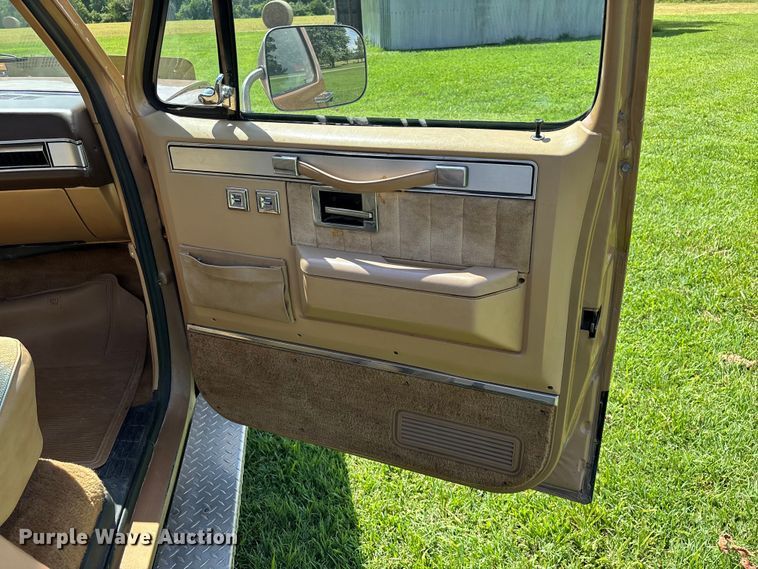 image for item EO4404 1986 Chevrolet Silverado K10 pickup truck