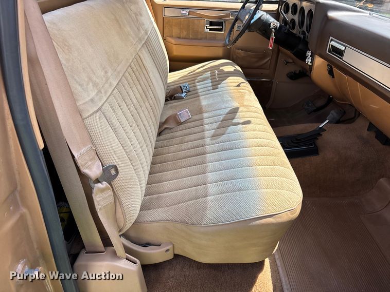 image for item EO4404 1986 Chevrolet Silverado K10 pickup truck