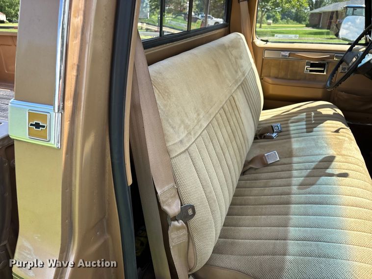 image for item EO4404 1986 Chevrolet Silverado K10 pickup truck