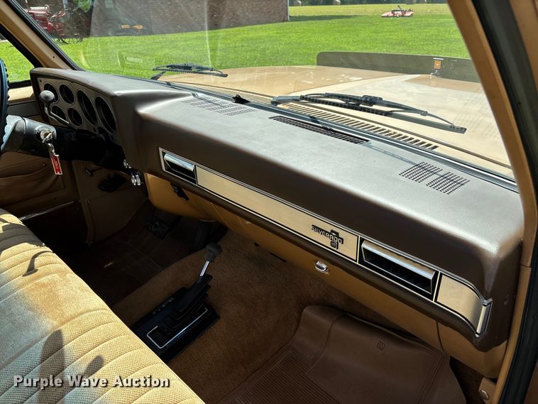 image for item EO4404 1986 Chevrolet Silverado K10 pickup truck