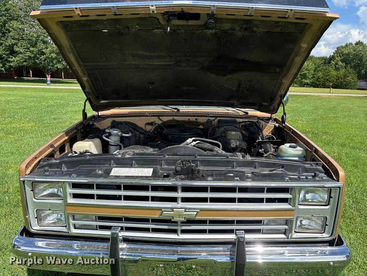image for item EO4404 1986 Chevrolet Silverado K10 pickup truck