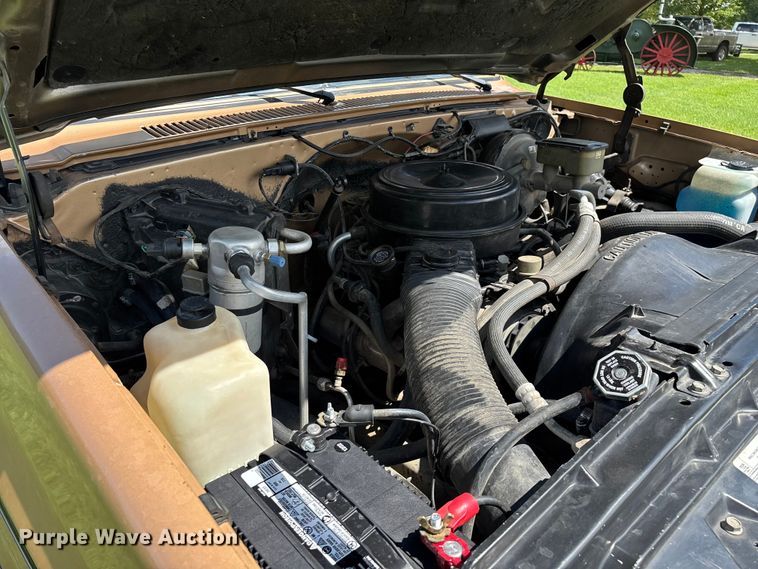 image for item EO4404 1986 Chevrolet Silverado K10 pickup truck