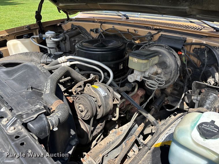 image for item EO4404 1986 Chevrolet Silverado K10 pickup truck