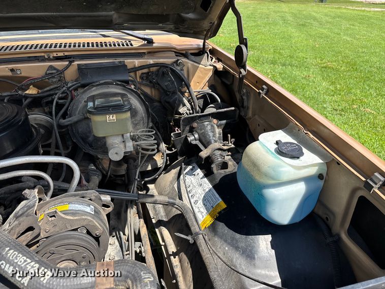 image for item EO4404 1986 Chevrolet Silverado K10 pickup truck