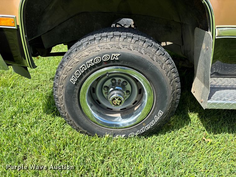 image for item EO4404 1986 Chevrolet Silverado K10 pickup truck