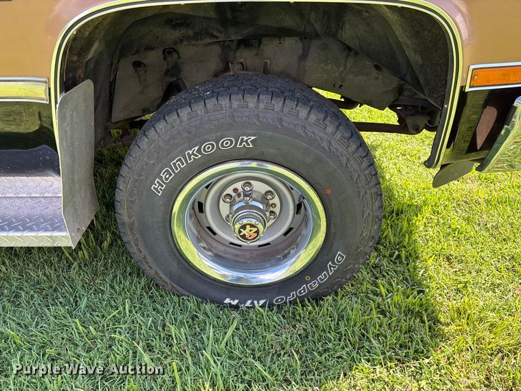 image for item EO4404 1986 Chevrolet Silverado K10 pickup truck