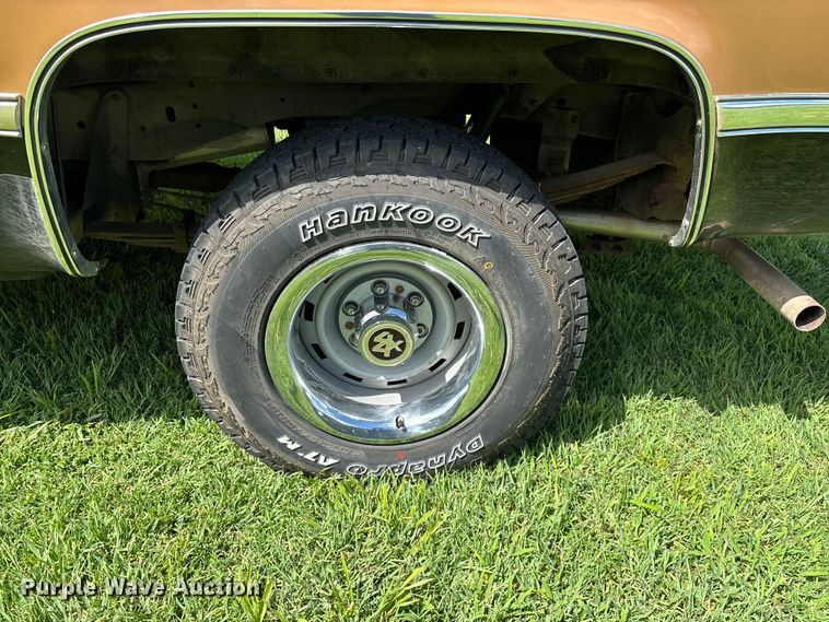image for item EO4404 1986 Chevrolet Silverado K10 pickup truck