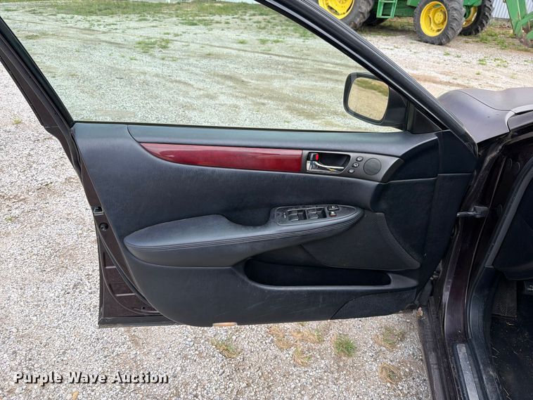 image for item EO8683 2002 Lexus 300ES 