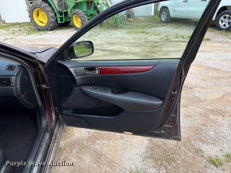 image for item EO8683 2002 Lexus 300ES 