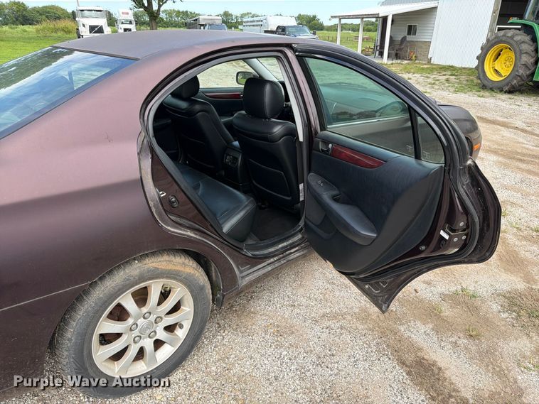 image for item EO8683 2002 Lexus 300ES 